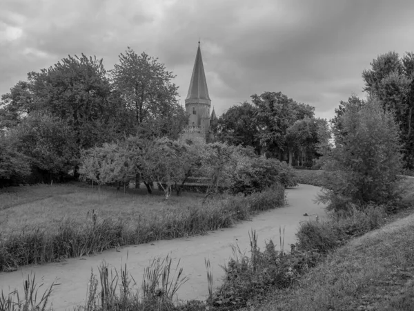 Hollanda 'nın Zutphen şehrinde, Ijssel nehrinde.