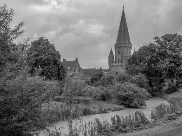 Hollanda 'nın Zutphen şehrinde, Ijssel nehrinde.