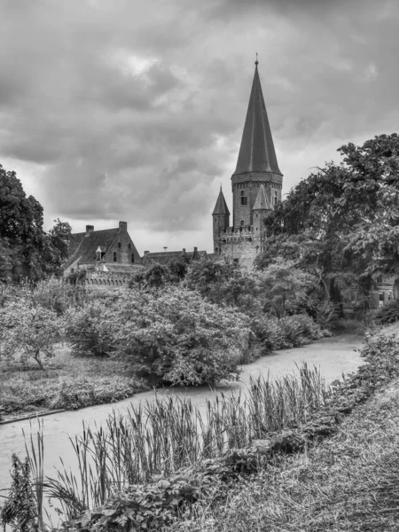 Hollanda 'nın Zutphen şehrinde, Ijssel nehrinde.