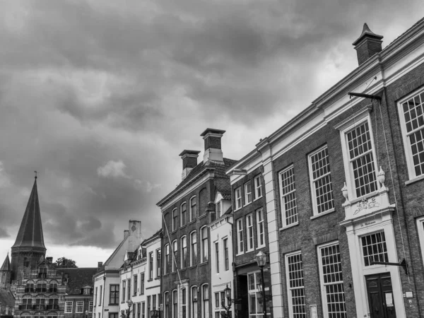 Hollanda 'nın Zutphen şehrinde, Ijssel nehrinde.