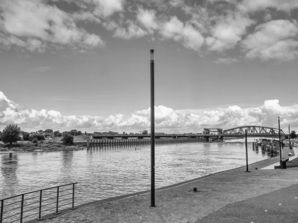 Hollanda 'nın Zutphen şehrinde, Ijssel nehrinde.
