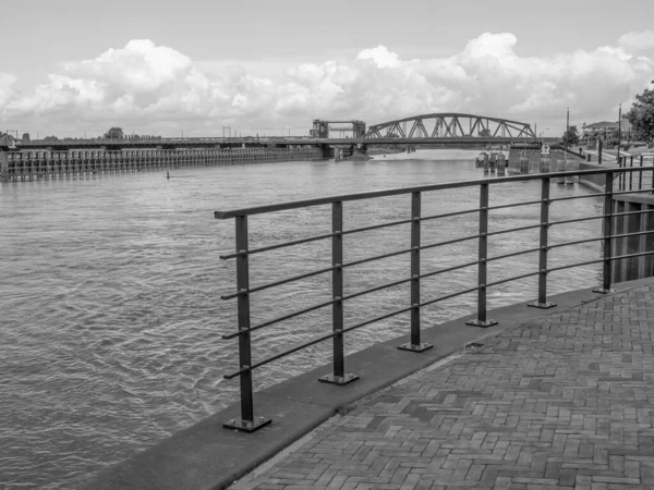 Hollanda 'nın Zutphen şehrinde, Ijssel nehrinde.