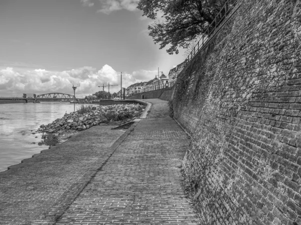 Hollanda 'nın Zutphen şehrinde, Ijssel nehrinde.