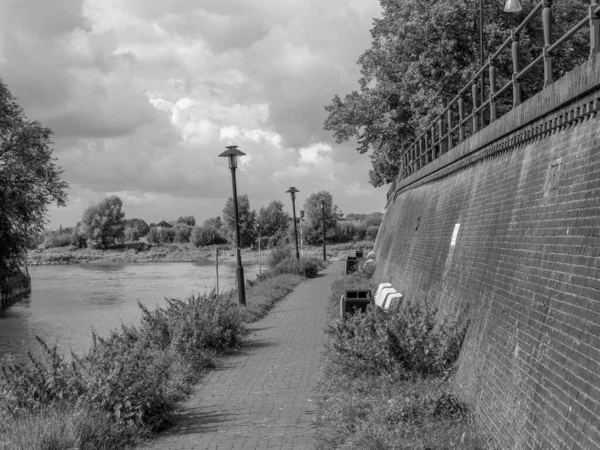 Hollanda 'nın Zutphen şehrinde, Ijssel nehrinde.