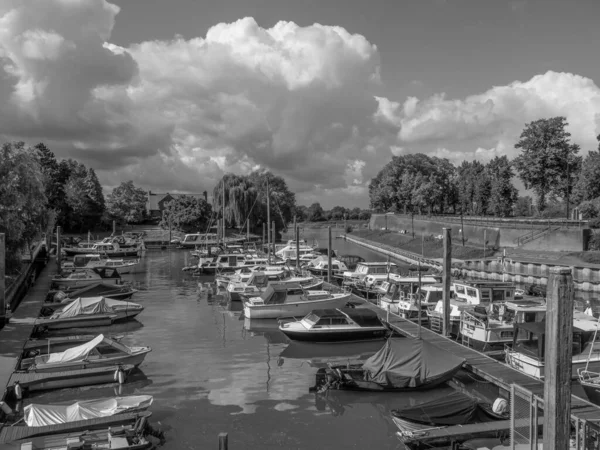 Hollanda 'nın Zutphen şehrinde, Ijssel nehrinde.