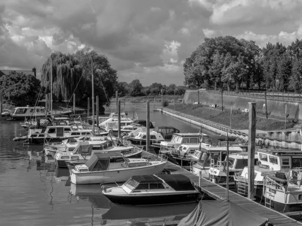 Hollanda 'nın Zutphen şehrinde, Ijssel nehrinde.