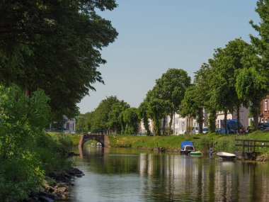 Friedrichstadt 'ın birçok kanalı olan küçük bir köyü.