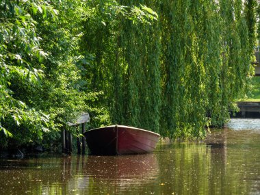 Friedrichstadt 'ın birçok kanalı olan küçük bir köyü.
