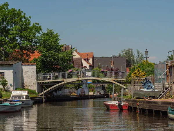 Das Kleine Dorf Friedrichstadt Mit Vielen Kanälen — Stockfoto