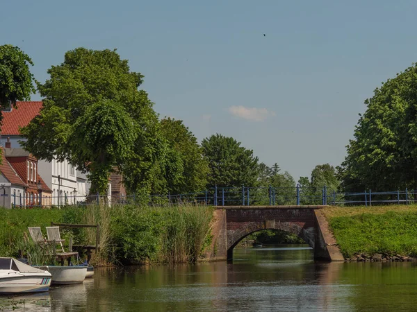 Das Kleine Dorf Friedrichstadt Mit Vielen Kanälen — Stockfoto