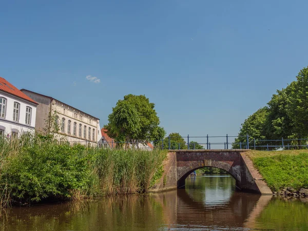 Pequeño Pueblo Friedrichstadt Con Muchos Canales — Foto de Stock