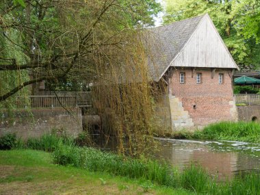 Westphalia 'da küçük bir nehir ve değirmen