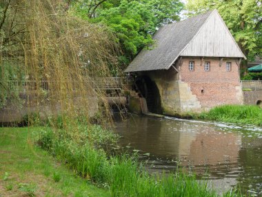 Westphalia 'da küçük bir nehir ve değirmen