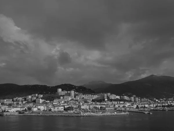 地中海に浮かぶコルシカ島は — ストック写真