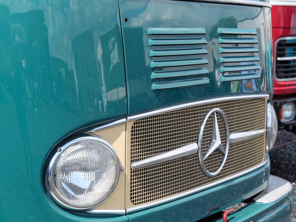 детали старых грузовиков в Германии