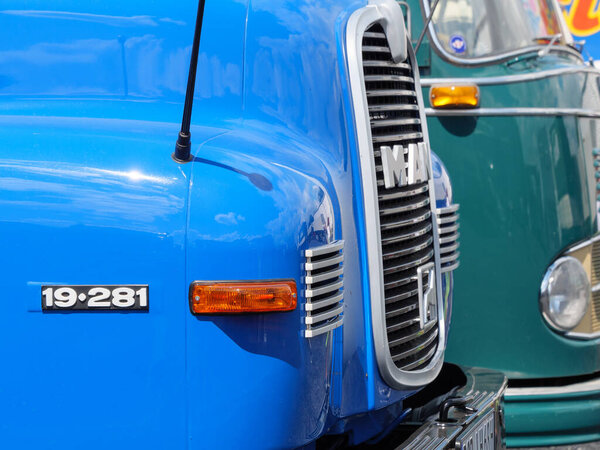 детали старых грузовиков в Германии