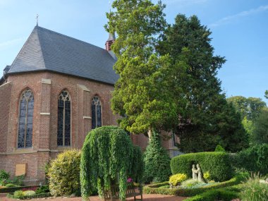 Marienthal köyü ve Issel nehri.