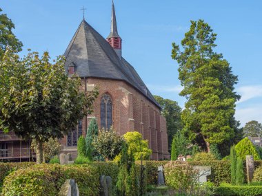 Marienthal köyü ve Issel nehri.