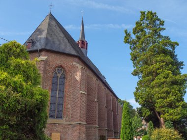 Marienthal köyü ve Issel nehri.
