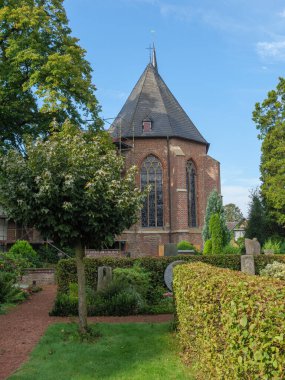 Marienthal köyü ve Issel nehri.