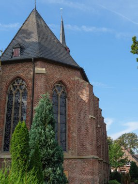 Marienthal köyü ve Issel nehri.