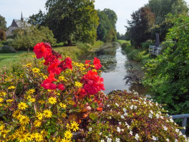 Marienthal köyü ve Issel nehri.
