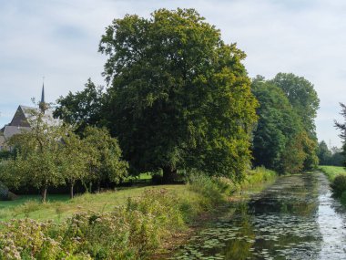 Marienthal köyü ve Issel nehri.