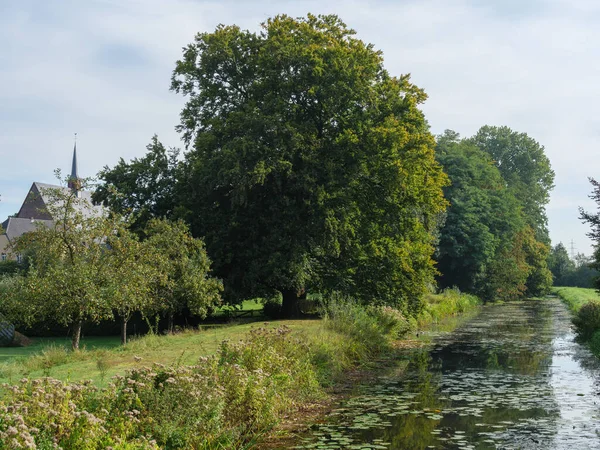 Marienthal köyü ve Issel nehri.