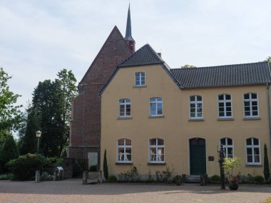 Marienthal Köyü Almanya 'da, Issel Nehri kıyısında.