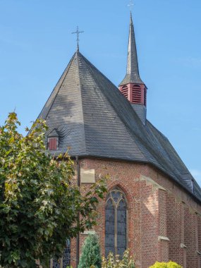 Marienthal Köyü Almanya 'da, Issel Nehri kıyısında.