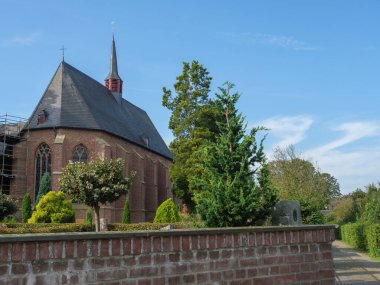 Marienthal Köyü Almanya 'da, Issel Nehri kıyısında.