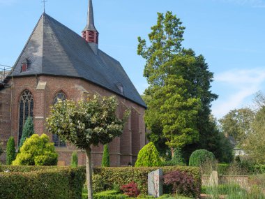 Marienthal Köyü Almanya 'da, Issel Nehri kıyısında.