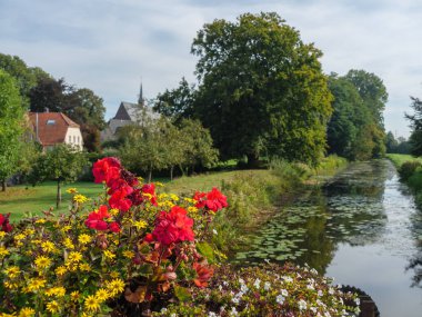 Marienthal Köyü Almanya 'da, Issel Nehri kıyısında.