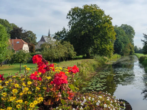 Marienthal Köyü Almanya 'da, Issel Nehri kıyısında.