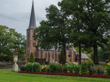 Hollanda 'daki Utrecht yakınlarındaki Haar Kalesi.