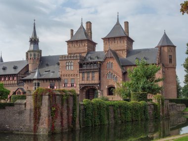 Hollanda 'daki Utrecht yakınlarındaki Haar Kalesi.