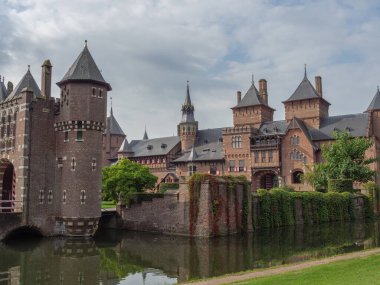 Hollanda 'daki Utrecht yakınlarındaki Haar Kalesi.