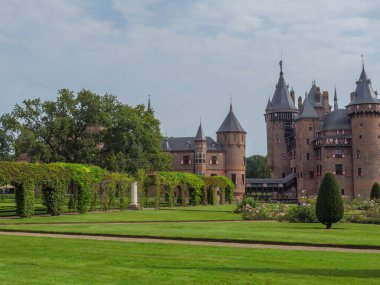 Hollanda 'daki Utrecht yakınlarındaki Haar Kalesi.