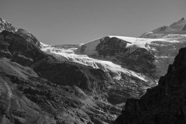 İsviçre Alplerinde hikimg