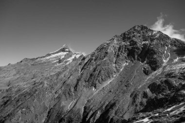 İsviçre Alplerinde sonbahar zamanı.