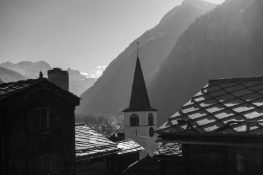 İsviçre Alplerinde sonbahar zamanı.