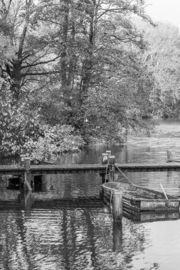 Westphalia 'da bir gölde sonbahar zamanı