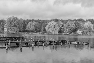 Westphalia 'da bir gölde sonbahar zamanı