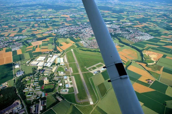 飞越德国一些农村土地2020年7月4日 — 图库照片