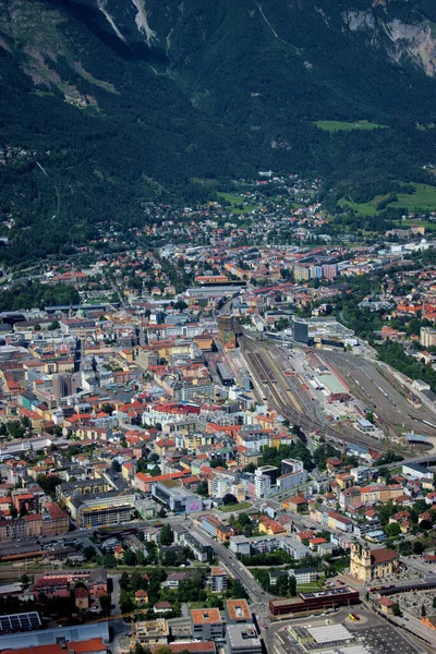 小さな飛行機から見たオーストリアのチロルのインスブルックダウンタウン5 2020 — ストック写真