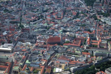 Münih Marienplatz 5.7.2020 numaralı küçük bir uçaktan görüldü.