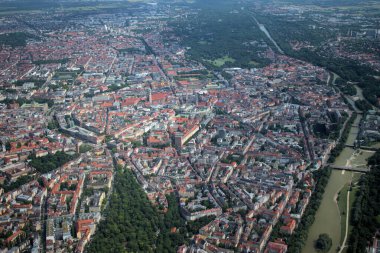 Münih Marienplatz 5.7.2020 numaralı küçük bir uçaktan görüldü.