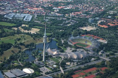 Almanya 'nın Münih şehrinde bulunan Olympia Stadyumu 5.7.2020 sayılı küçük bir uçaktan görüldü.