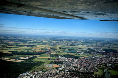 Güney Almanya 'da 5.7.2020 sayılı küçük uçakla yapılan bir uçuş sırasında kırsal alan.