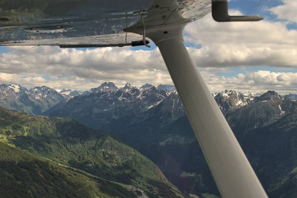 Berglandschap Oostenrijk Bij Innsbruck Tijdens Een Vlucht Een Klein Vliegtuig — Stockfoto